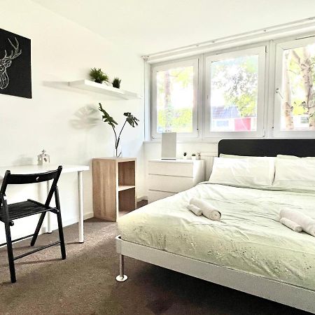 Private Bedrooms In A Flat! Home Away From Home! Shared Bathroom London Exterior foto