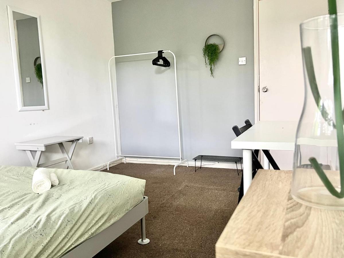 Private Bedrooms In A Flat! Home Away From Home! Shared Bathroom London Exterior foto