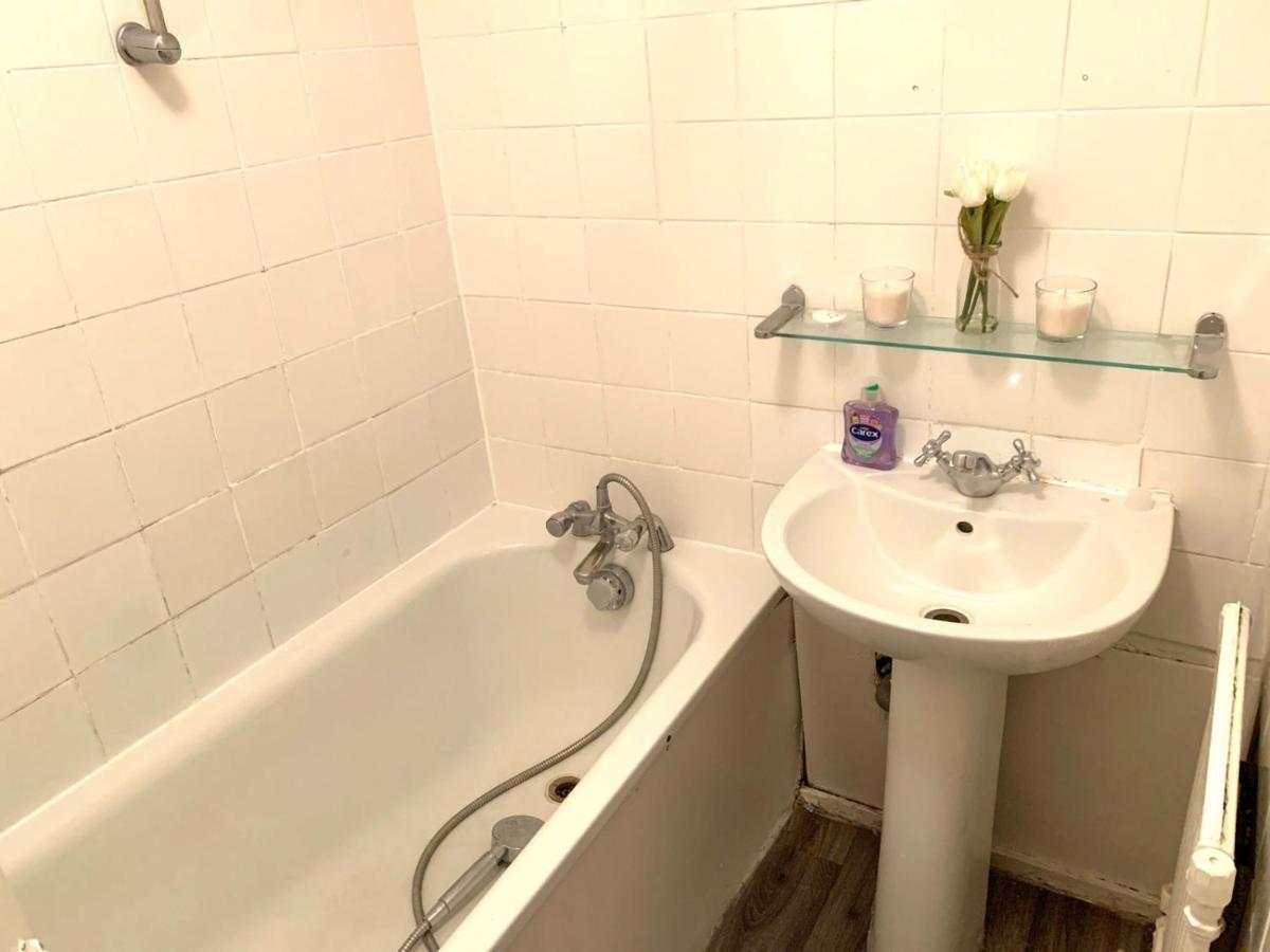 Private Bedrooms In A Flat! Home Away From Home! Shared Bathroom London Exterior foto
