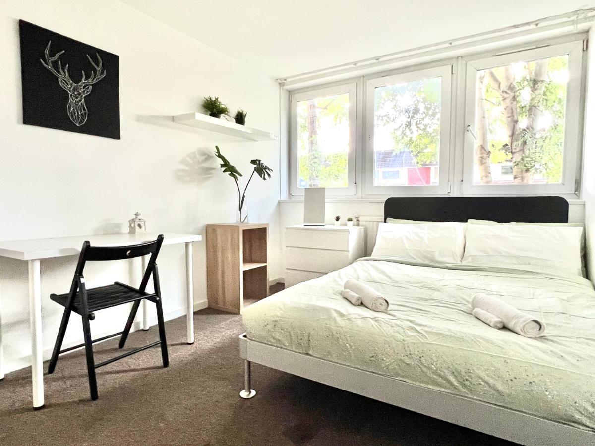 Private Bedrooms In A Flat! Home Away From Home! Shared Bathroom London Exterior foto