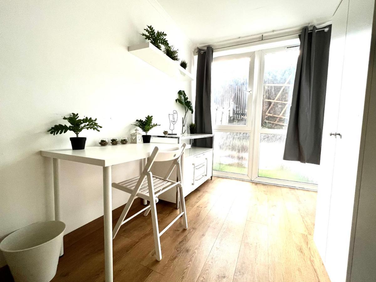 Private Bedrooms In A Flat! Home Away From Home! Shared Bathroom London Exterior foto