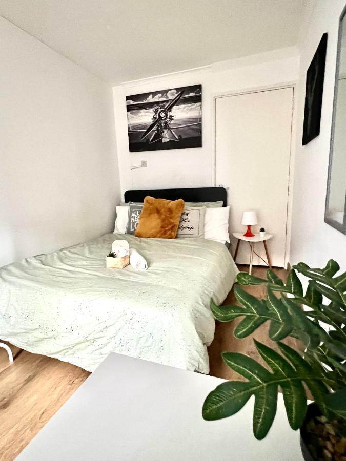 Private Bedrooms In A Flat! Home Away From Home! Shared Bathroom London Exterior foto